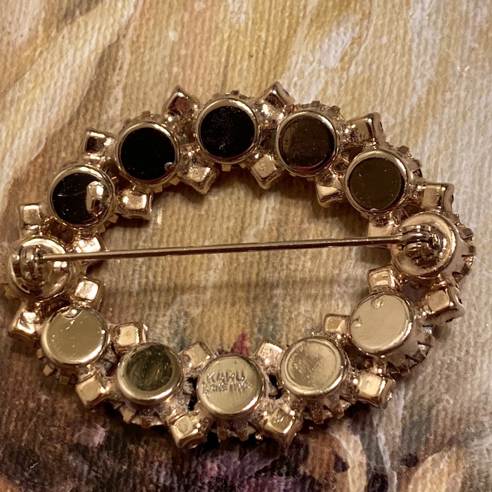 Vintage Karu Arke, Inc glittering rhinestone brooch & clip earrings - Picture 5 of 13
